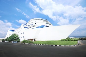 Batam | Pacific Palace Hotel + 2-Way Ferry + Breakfast