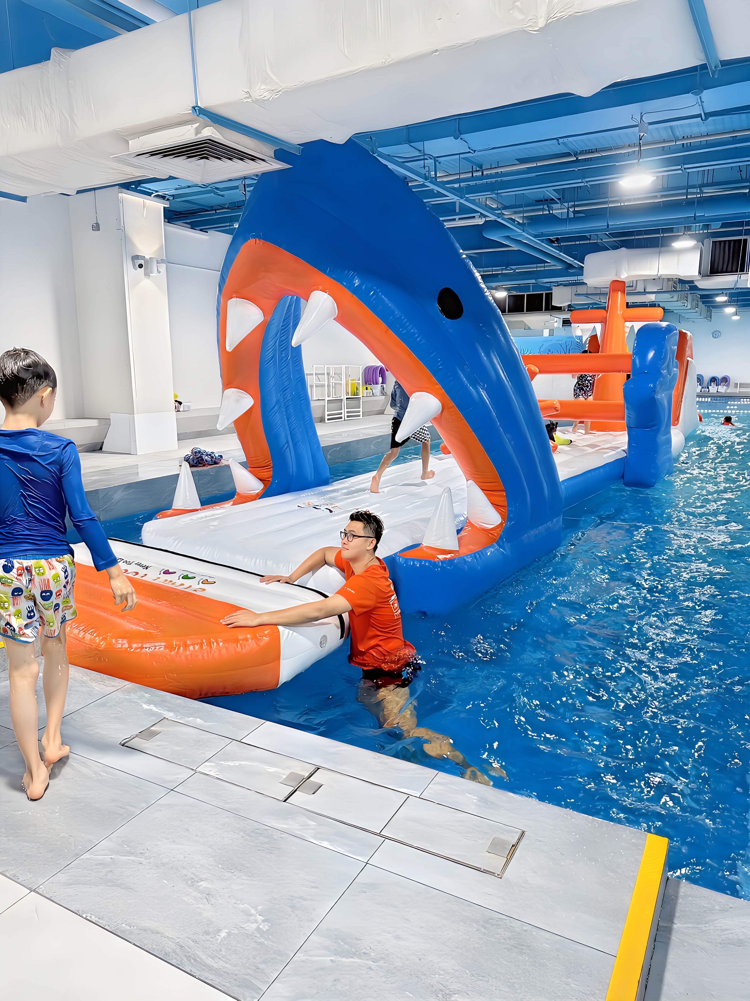 Start Young - New Indoor Water Playground ! 